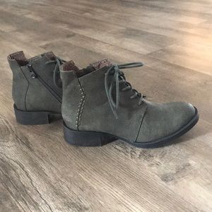 Blowfish boot, worn once, excellent condition